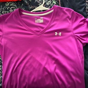 Under armour semi fitted v neck tee